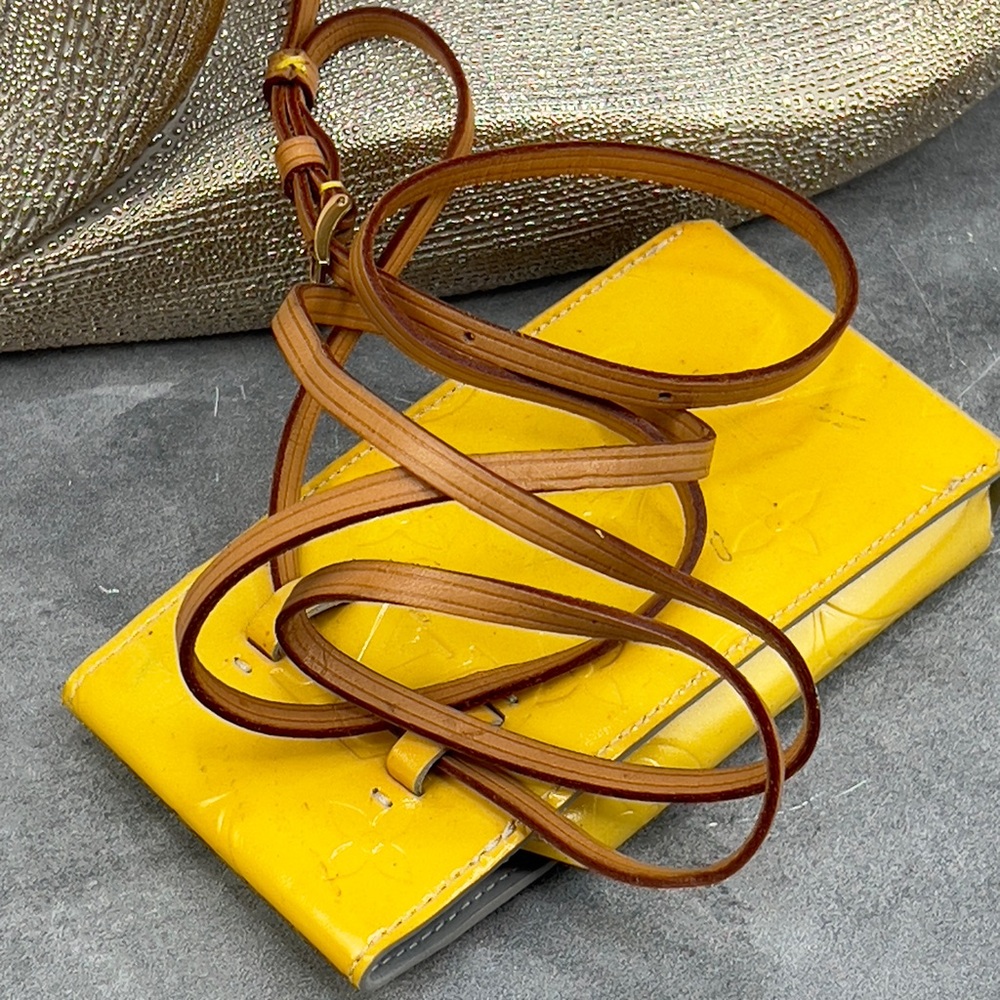 🌵Autjentic Louis Vuitton Yellow Phone Case🌵 - Picture 10 of 10
